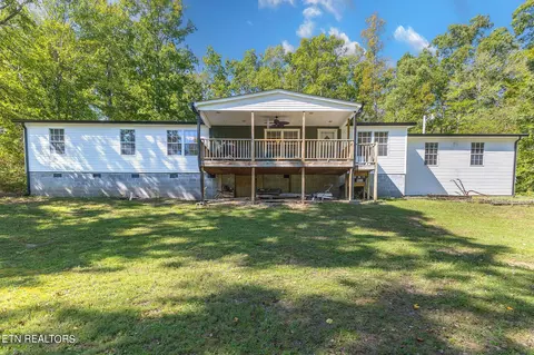 1075 Harmon Ln, Lenoir City, TN 37771