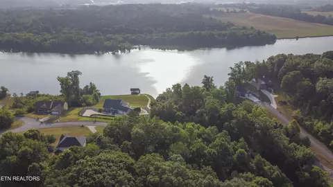 250 Vineyard Cove Dr, Loudon, TN 37774