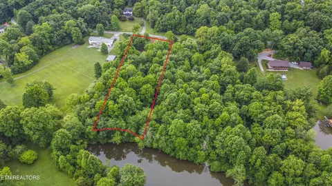 5 Emory River Rd, Harriman, TN 37748