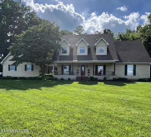 800 Davis Dr, Lenoir City, TN 37772