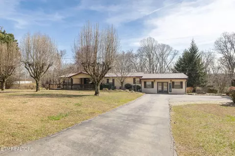 977 Old Spears Rd, Lenoir City, TN 37772
