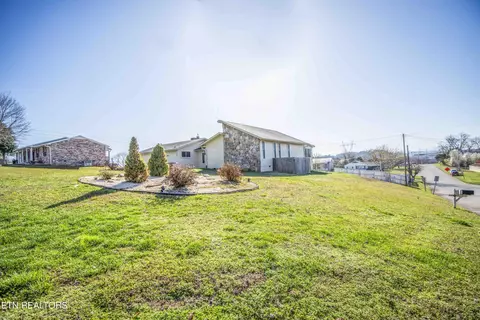 2681 Avery Cir, Lenoir City, TN 37772