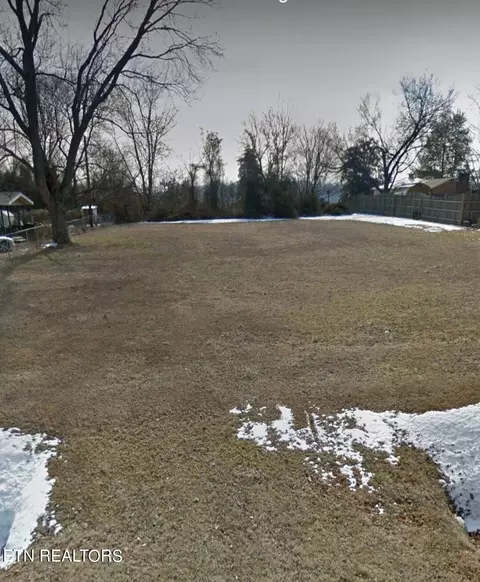 246 Roberts Cir, Lenoir City, TN 37771