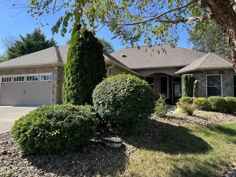 210 Saligugi Cir, Loudon, TN 37774