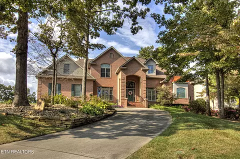 200 Iroquois Cir, Loudon, TN 37774