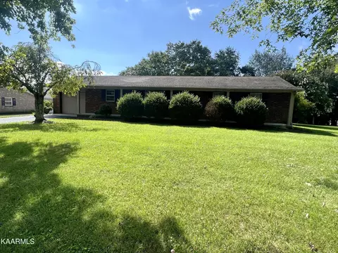 1370 Russell Ln, Lenoir City, TN 37772