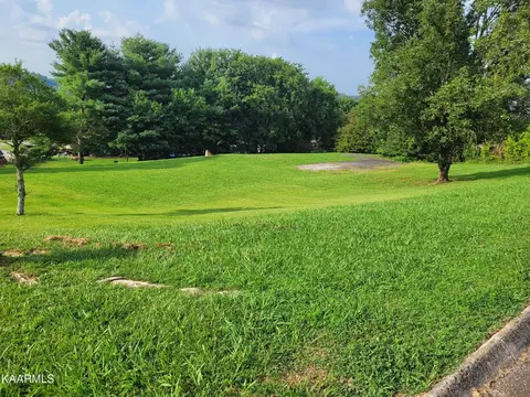 2151 Avery Cir, Lenoir City, TN 37772