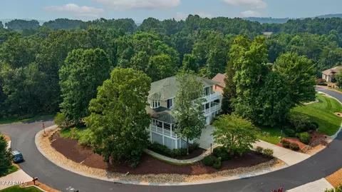 216 Iroquois Cir, Loudon, TN 37774