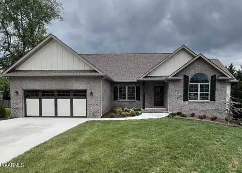 225 Grayleaf Ln, Lenoir City, TN 37771