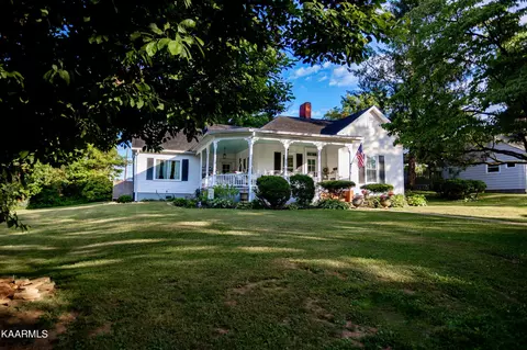 509 Wharf St, Loudon, TN 37774