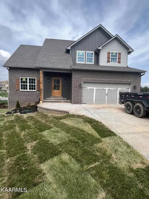 230 Edgefield Ln, Lenoir City, TN 37771