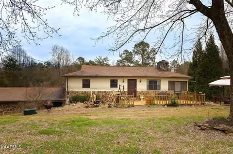 203 Pinecrest Dr, Loudon, TN 37774