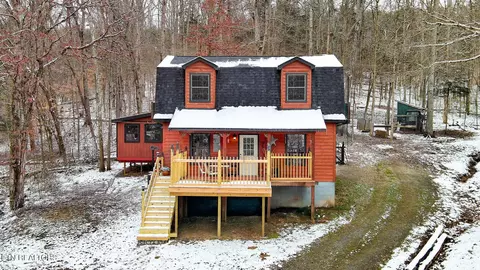 616 Smith School Rd, Strawberry Plains, TN 37871