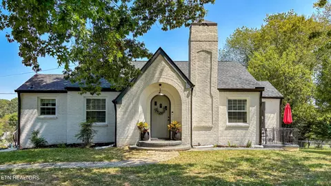 1916 Ault Rd, Knoxville, TN 37914