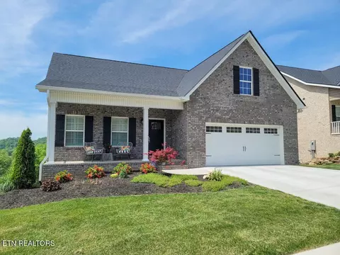 573 Timberline Dr, Lenoir City, TN 37772