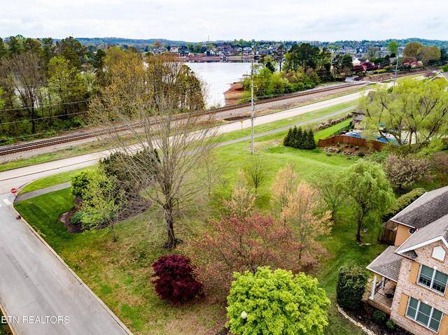833 Bayshore Dr, Knoxville, TN 37934