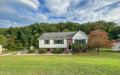 135 Autumn Dr, Clinton, TN 37716