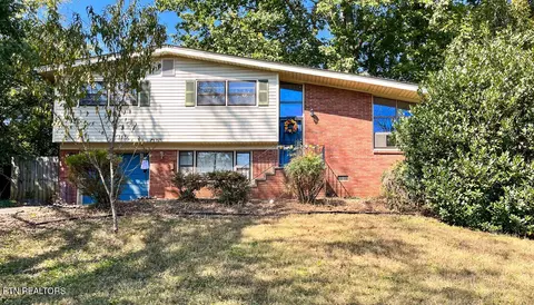 2007 Wintergreen Dr, Knoxville, TN 37912