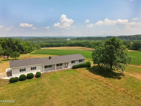 3877 Riverview Rd, Lenoir City, TN 37771