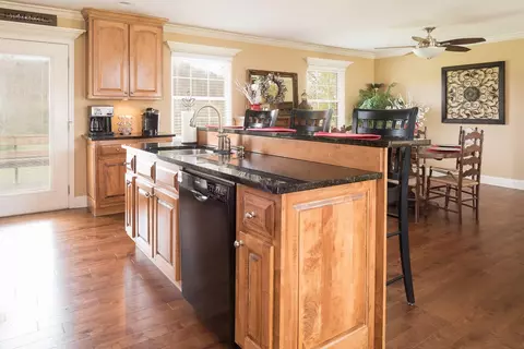 1229 Eagle Bend Rd, Clinton, TN 37716 photo 3