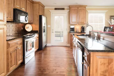 1229 Eagle Bend Rd, Clinton, TN 37716 photo 4