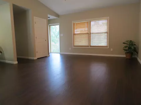 214 Den Ln, Heiskell, TN 37754 photo 4