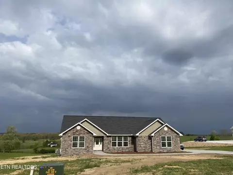 812 Shadow Mountain Dr, Crossville, TN 38572