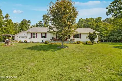71 Crest Cir, Crossville, TN 38555