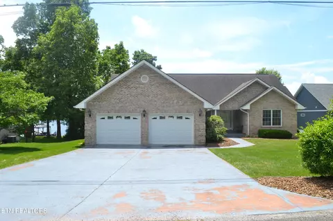 8413 Cherokee Tr, Crossville, TN 38572