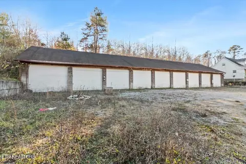 180 Church Rd, La Follette, TN 37766