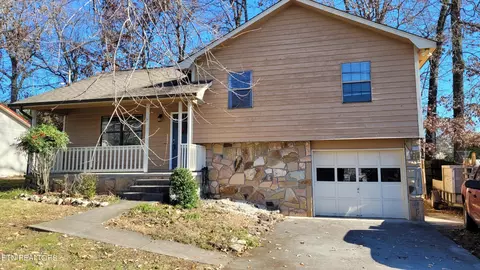 1448 Waynesboro Ln, Knoxville, TN 37923
