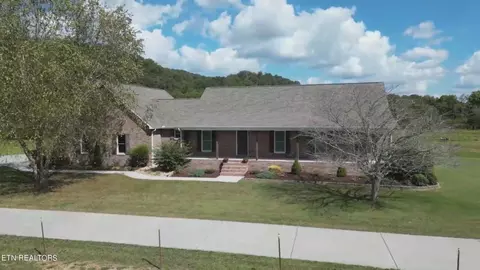 9135 Bright Ln, Powell, TN 37849