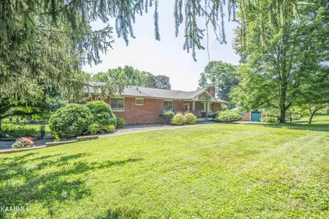 8000 NW Bennington Dr, Knoxville, TN 37909