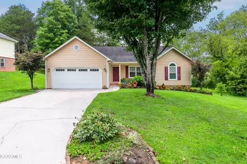 1605 Secretariat Blvd, Knoxville, TN 37931