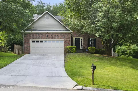 8412 Mecklenburg Ct, Knoxville, TN 37923