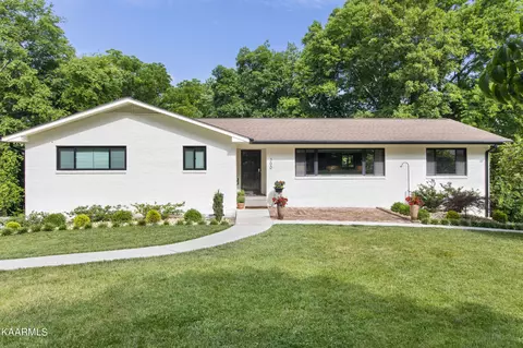 300 SW Kingston Ct, Knoxville, TN 37919