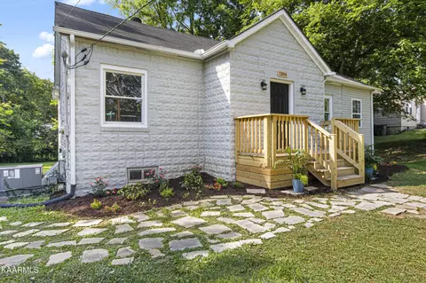 1304 Highland Dr, Knoxville, TN 37918