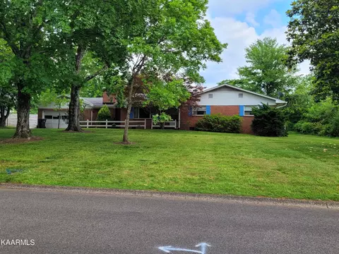 8220 Chesterfield Dr, Knoxville, TN 37909