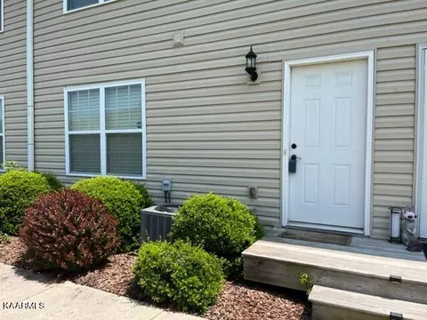 618 Grays Pointe Ct #19, Johnson City, TN 37615