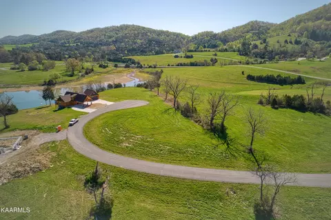 9 Edith Ln, Sharps Chapel, TN 37866