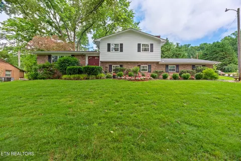 8201 Ainsworth Dr, Knoxville, TN 37909