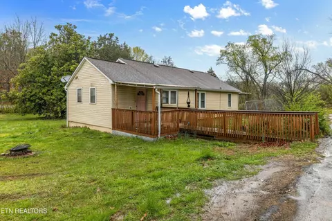 8914 Three Points Rd, Mascot, TN 37806