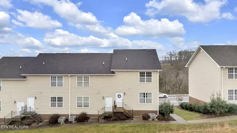 598 Grays Pointe Ct, Johnson City, TN 37615