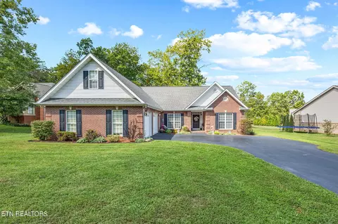 771 E Deer Creek Dr, Crossville, TN 38571
