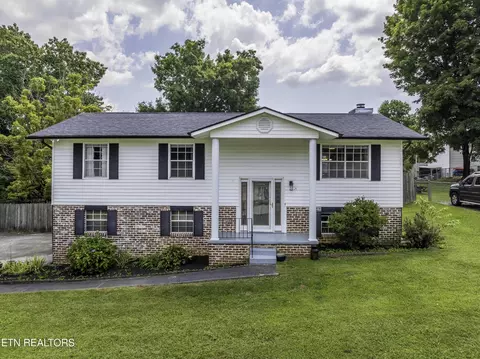 5816 NW Wooded Acres Dr, Knoxville, TN 37921
