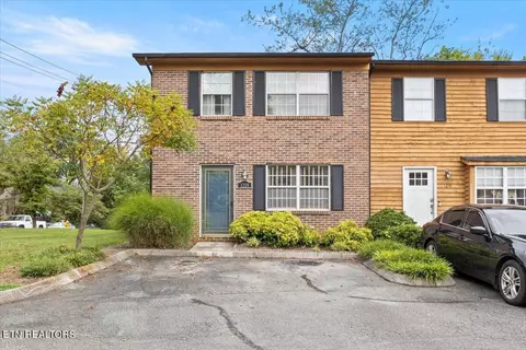 1218 Crest Brook Dr, Knoxville, TN 37923