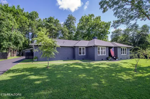 7601 NW Bennington Dr, Knoxville, TN 37909