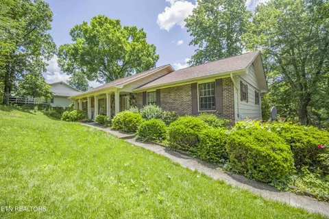 106 Greenbriar Ln, Oak Ridge, TN 37830