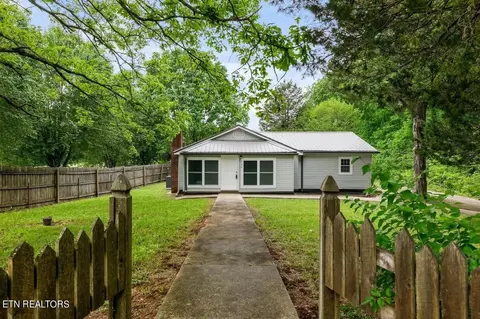 634 Johnson Rd, Oliver Springs, TN 37840