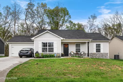 3325 Townsend Park Ln, Powell, TN 37849